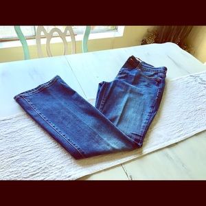 Levis 515 Bootcut (size 6)